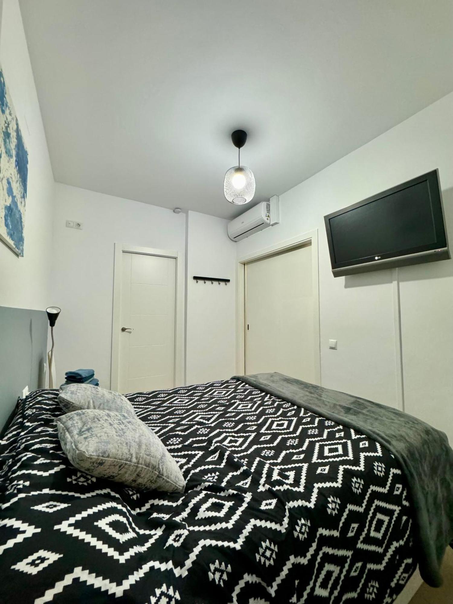 Moderno Apartamento Con Parking,Tarrassa, Barcelona Terrassa Bagian luar foto