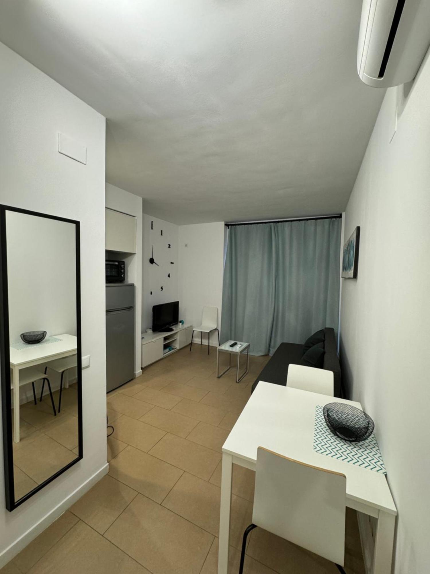Moderno Apartamento Con Parking,Tarrassa, Barcelona Terrassa Bagian luar foto